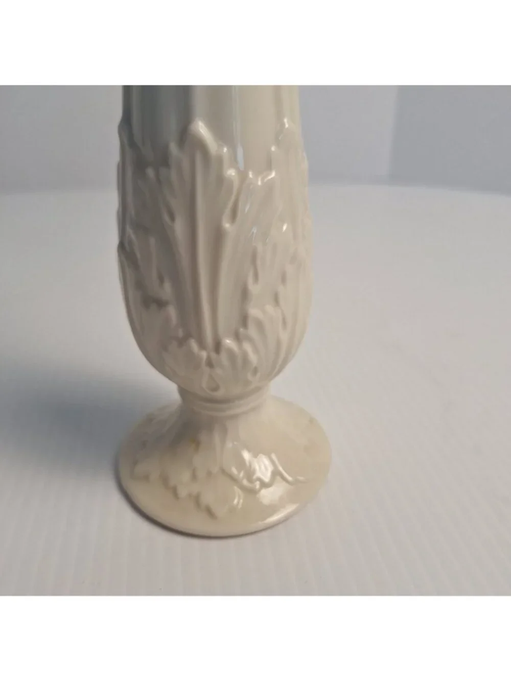 LENOX IVORY PORCELAIN FLORENTINE COLLECTION VINTAGE EMBOSSED BUD VASE 10.5